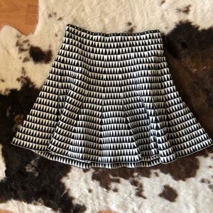 Black/ white skirt jacquard